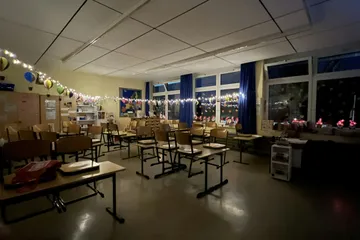 Ein Klassenraum des 4. Jahrganges mit Bestuhlung