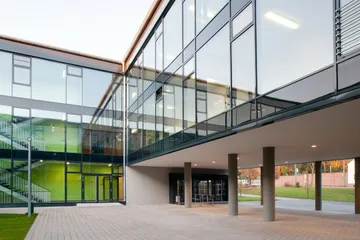 Innenhof mit Blick zum Eingang